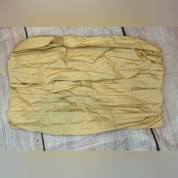 Abercrombie & Fitch Tops - Abercrombie and Fitch women’s pinch pleated tube top size medium yellow gold